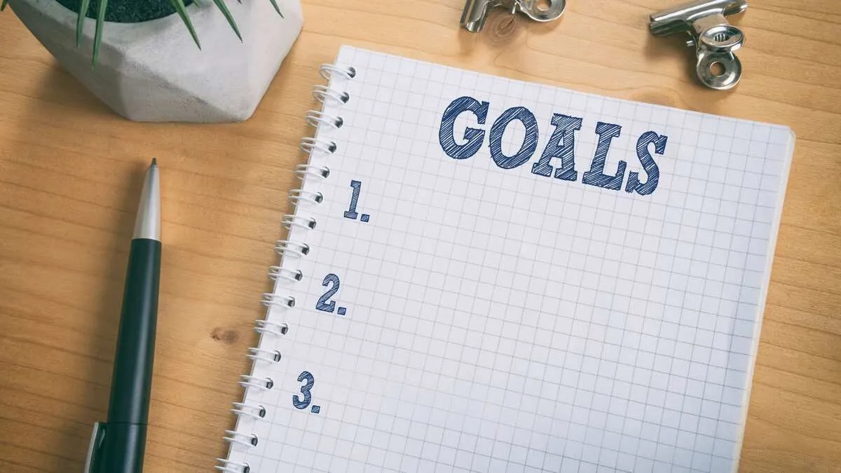 Business team setting goals for a B2B video marketing strategy